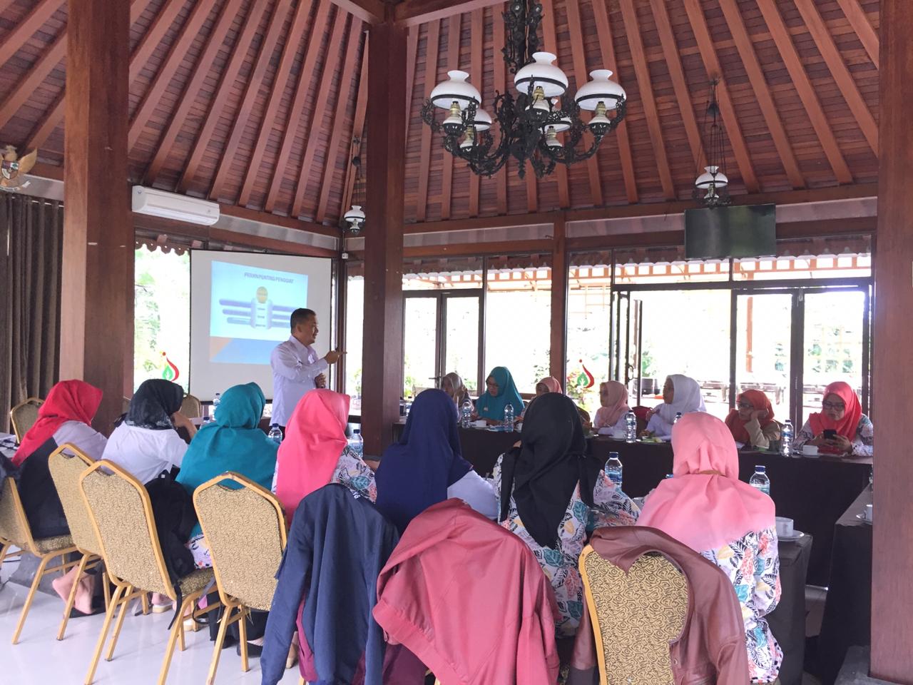 BIMBINGAN TEKNIS PENGGIAT ANTI NARKOBA DI INSTANSI PEMERINTAH BIMBINGAN TEKNIS PENGGIAT ANTI NARKOBA DI INSTANSI PEMERINTAH